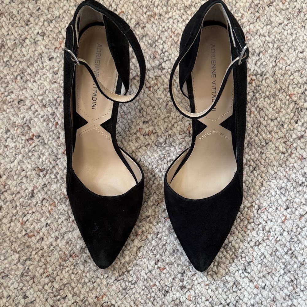 ADRIENNE VITTADINI NILI Black Kidsuede Pointed Toe Ankle Strap Pump Size 7.5